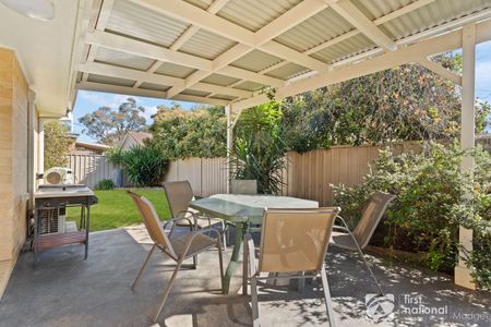 3 BEDROOM 2 BATHROOM FULLY FURNISHED HOME - Photo 3