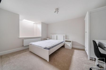 1 bedroom in a house share to rent - Photo 2