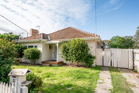 2 Lyttle Avenue, Essendon VIC 3040 - House For Rent | Domain - Photo 5