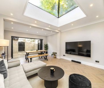 Manor Road, W13, London - Photo 1
