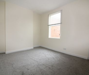 2 Bedroom Mid Terraced House - Photo 5