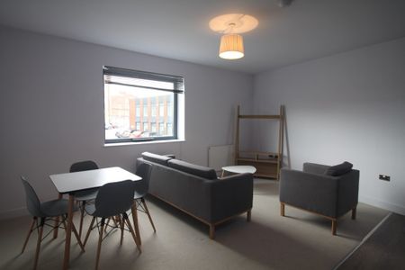 Honduras Wharf, 14 Summer Lane - Photo 2