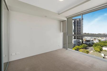 Premium 2-Bedroom, 2-Bathroom Apartment with 1 Car Park - Photo 3