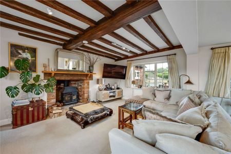 A period five bedroom farmhouse offering spacious country living. - Photo 2