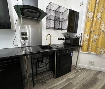 Studio Flat, Banff Road, M14 - Photo 2