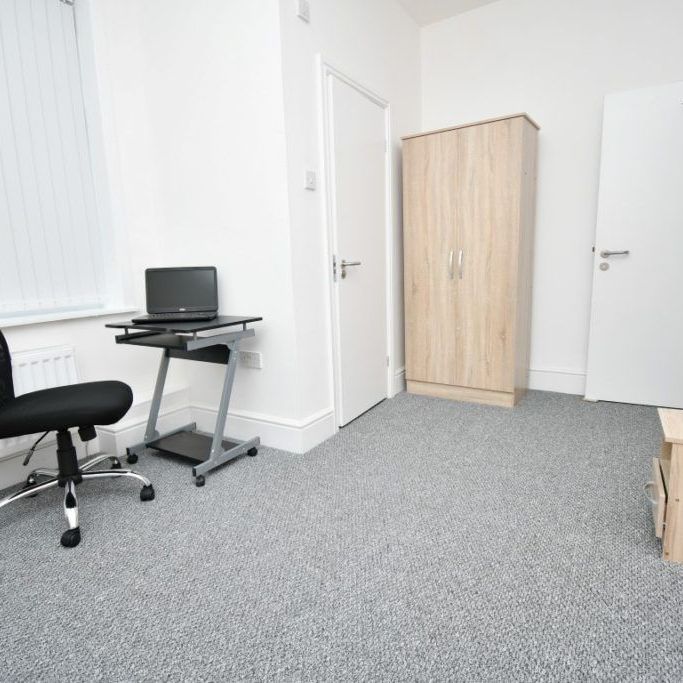 Room , Coultate Street - Photo 1