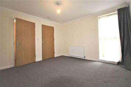 Wrotham Road, Gravesend, DA11 - Photo 2