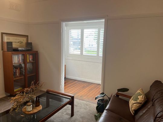 Gorgeous, partially furnished home - SIX MONTH LEASE ONLY - Photo 1