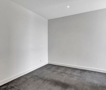 Freshly Painted & Brand New Flooring - Photo 5