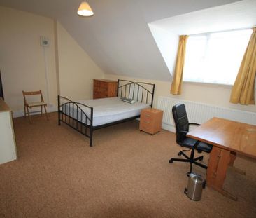 6 bedroom terraced house to rent - Photo 5