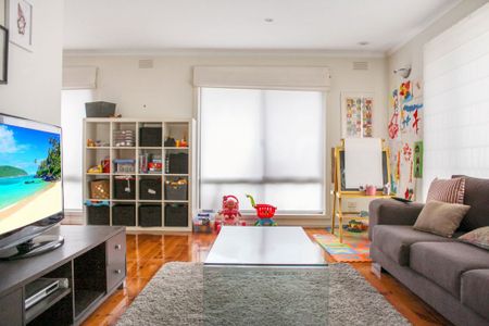 STUNNING HOME IN FANTASTIC LOCATION - Photo 4