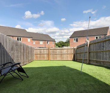 2 bedroom end of terrace house to rent - Photo 3