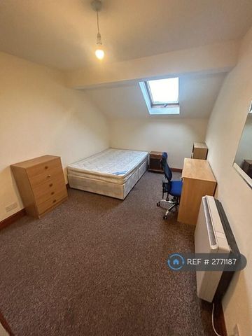 5 bedroom semi-detached house to rent - Photo 3