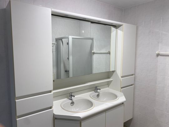 Instapklaar 2-slpk APPARTEMENT + GARAGE - Photo 1