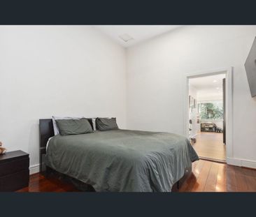 Coastal Character Living in the Heart of Cottesloe - Photo 3