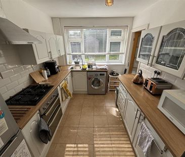 3 bedroom semi-detached house to rent - Photo 3