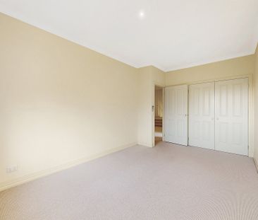 Contemporary Comfort and Prime Position in the Heart of Essendon - Photo 6