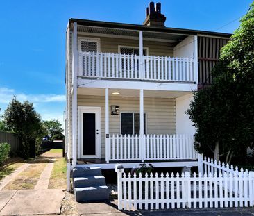 Stunning, Modern Townhouse - Photo 4