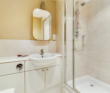 3 bedroom flat - Photo 5