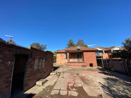 Spacious Brick Home in Cabramatta - Photo 4