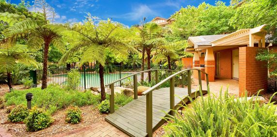 FANTASTIC LOCATION, ONLY A MOMENTS WALK TO NORTH STRATHFIELD & CONCORD WEST STATION! - Photo 2