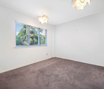 Stylish Parnell Townhouse in Double Grammar Zone – Prime Location! - Photo 6