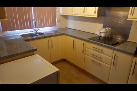 2 Bed Mobile Home, Caravan Site, NG2 - Photo 5