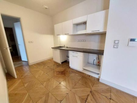 location Appartement T3 DE 76.9m² À LYON - Photo 3