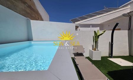 SPACIOUS 3-BEDROOM VILLA WITH PRIVATE POOL AND TERRACE IN TORRE DE LA HORADADA - Foto 3