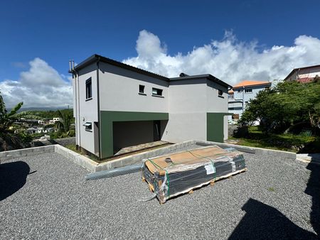 A LOUER - Saint-Benoit - Appartement T3 nu de 72 m2 habitable au dernier étage avec vue mer - Photo 2