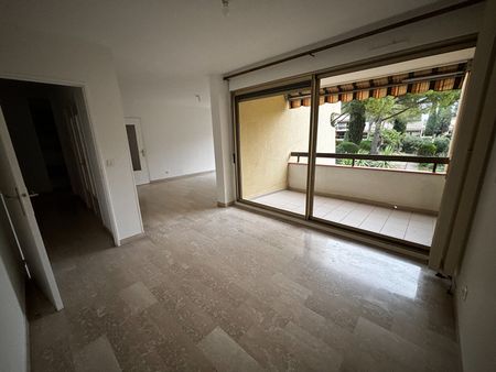 Location Appartement 3 pièces 82m² NIMES 30000 - Photo 2