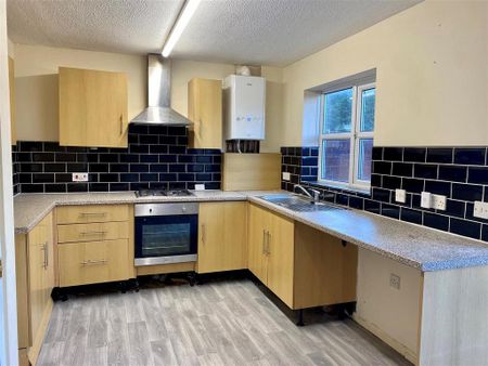 3 bedroom detached house to rent - Photo 5