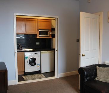 2 bed flat for rent in West End - Photo 2