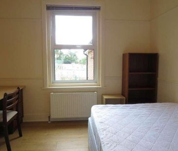 Bedroom House In Bournemouth, BH9 - Photo 6