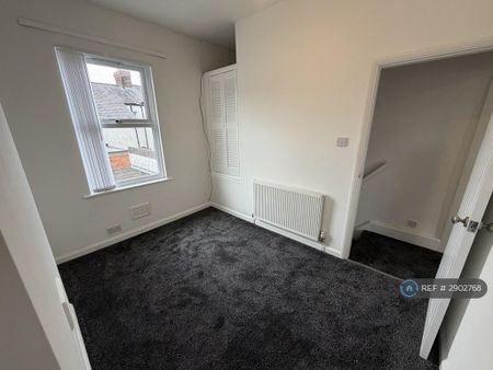 2 bedroom end of terrace house to rent - Photo 5
