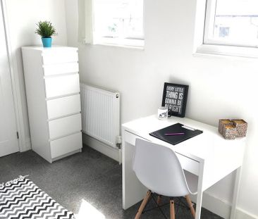 1 bedroom in a house share to rent - Photo 3