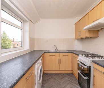 3 bedroom flat to rent - Photo 2