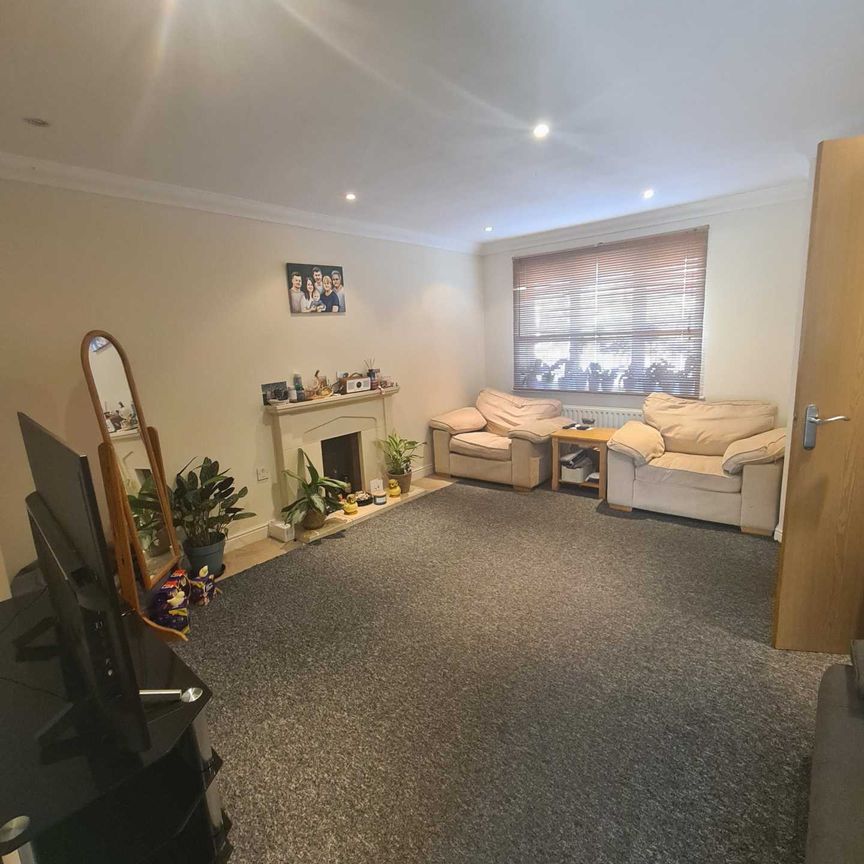 4 Queenhythe Crescent, Jacobs Well - Photo 1