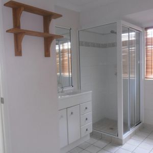 Spacious unit in great location - Photo 2