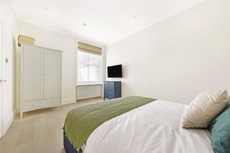 Immaculate and beautifully presented ground and lower ground floor duplex that has been refurbished to an exceptional standard combining the contemporary with the period features. Minimum Tenancy Length: 12 months EPC Rating C | Council Tax Band G - Photo 3