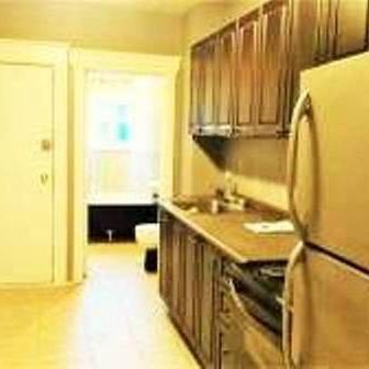 (DOWNTOWN) 2-Bedroom SUITE, Whole MAIN Floor, Own Entry! - Photo 1