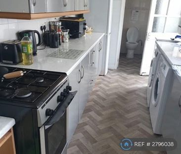 1 bedroom in a house share to rent - Photo 3