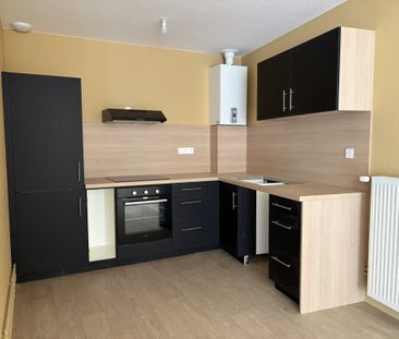 Location Appartement 3 pièces 74m² CHARLIEU 42190 - Photo 3