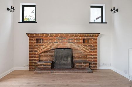 4 bedroom semi-detached house to rent - Photo 2