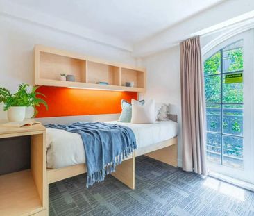 North Melbourne - Photo 1