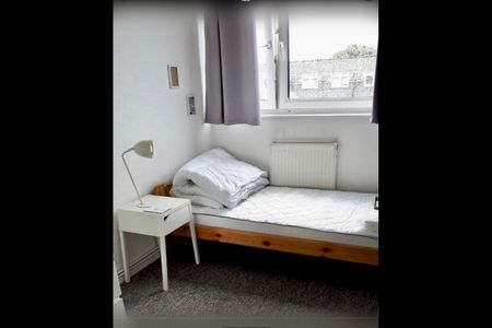 Room in a Shared Flat, Lampeter Square, W6 - Photo 2