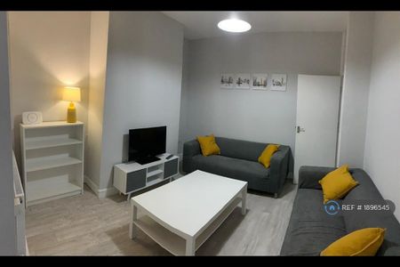 4 bedroom terraced house to rent - Photo 2