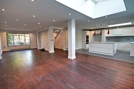 4 Bed Semi-Detached House, Bowness Crescent, SW15 - Photo 5