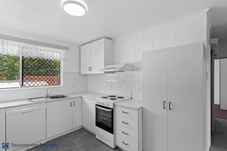 2/11 Tame Street, 4350, South Toowoomba Qld - Photo 3