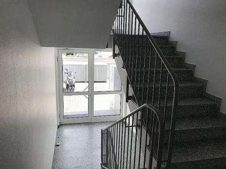 Erstklassige 3 Zimmer-Penthouse-Wohnung mit 2 Balkonen, EBK und Kfz-Stellplatz in Mainz-Oberstadt - Photo 2